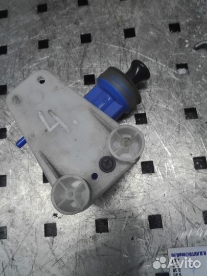 Активатор замка багажника Audi 100/200