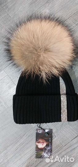 Шапка со стразами и натуральным мехом