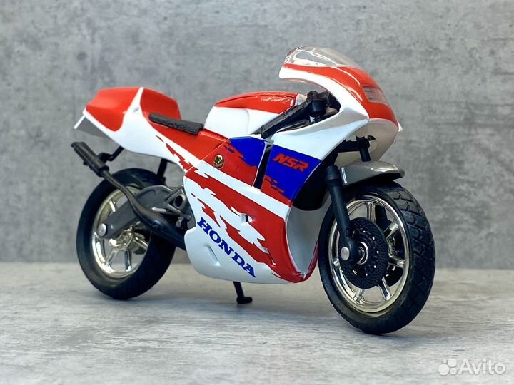 Коллекционная модель Honda NSR 250 1:18