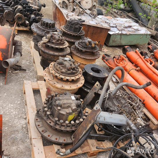 Редуктор хода хитачи 330