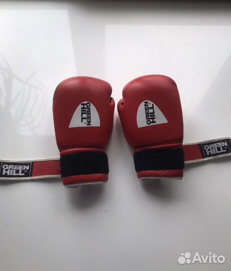 Боксерские перчатки и форма