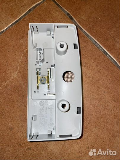 Плафон освещения салона Skoda 6L0947105B