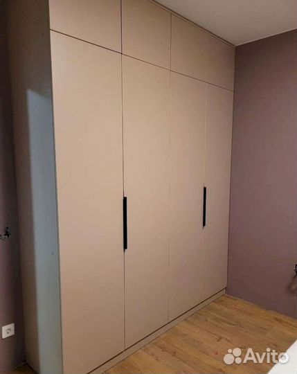 Современные шкафы распашные на заказ
