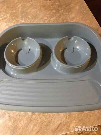 Поднос с мисками для кошек и собак