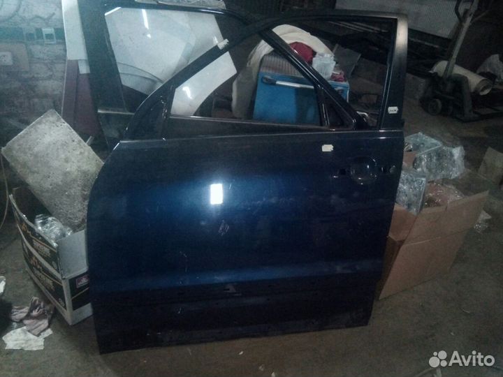 Сузуки гранд Витара передняя левая дверь