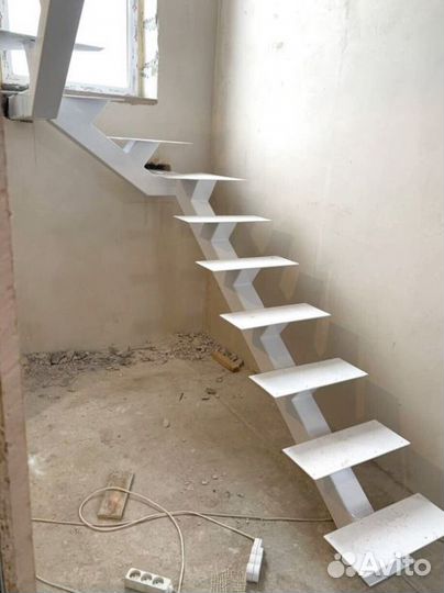 Лестничные перила кованные с монтажем