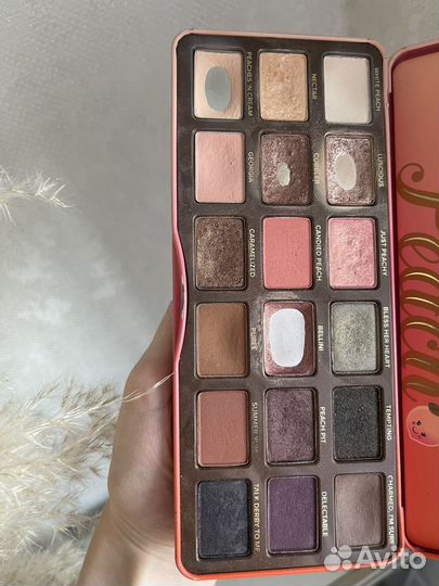 Палетки теней too faced sweet peach