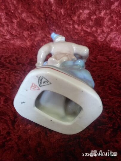 По щучьему веленьюи Иванушка с ларцом