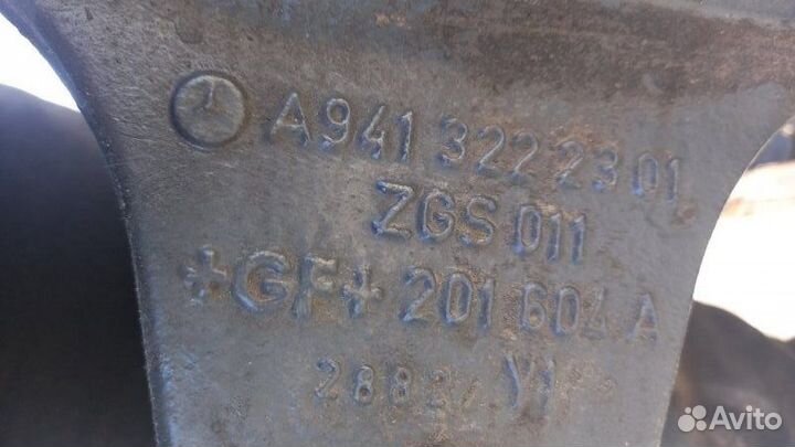 Кронштейн рессоры передний правый Mercedes-Benz