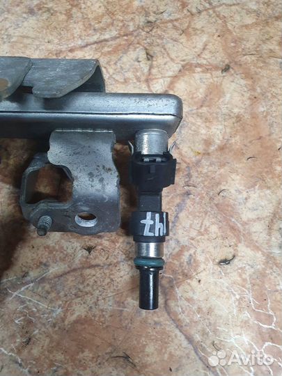 Топливная рампа с 4мя форсунками 1.6 HR16DE Nissan