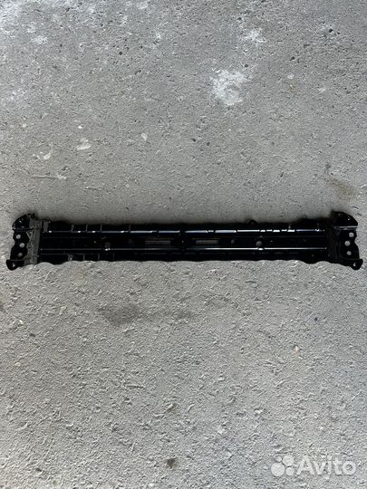 Нижняя планка телевизора на Toyota Camry 70/75