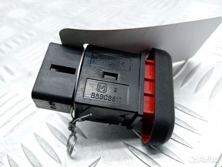 Кнопка аварийной сигнализации Mitsubishi L200 3