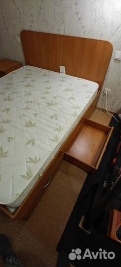 Кровать с матрасом