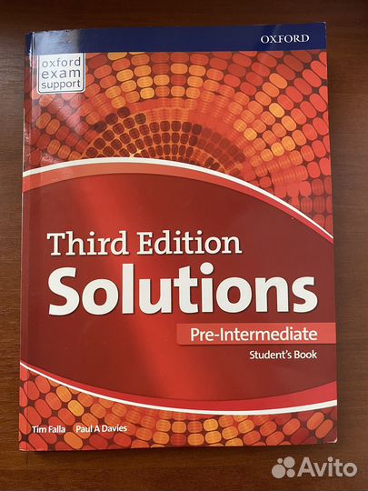 Учебник и тетрадь Solutions Pre-Intermrdiate