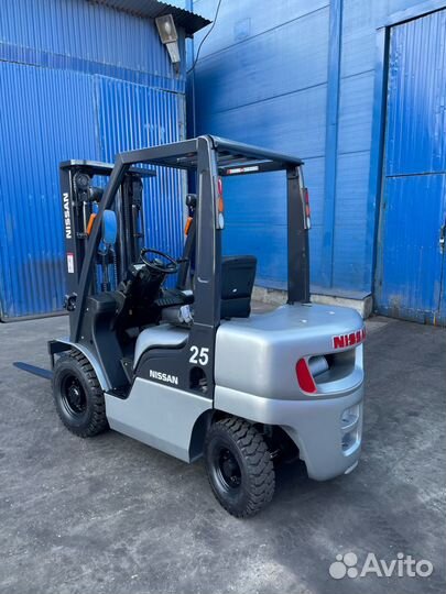 Вилочный погрузчик Nissan Y1F2A25U, 2006