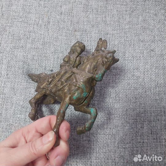 Статуэтка. Всадник с соколом. Бронза