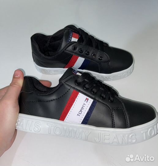 Кроссовки tommy hilfiger 32