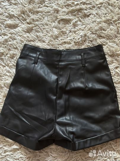 Кожанные шорты bershka