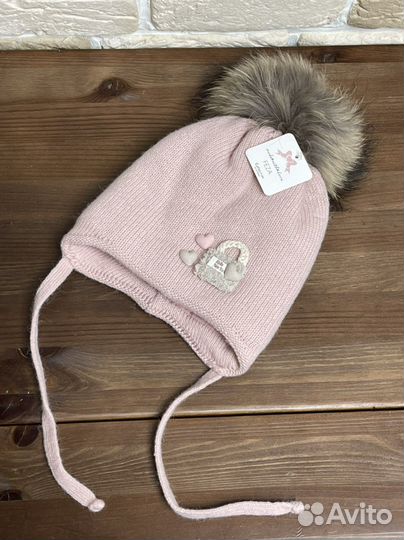 Шапка для девочек с помпоном из меха енота