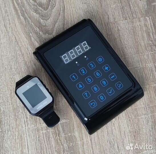 Пульт-кнопка вызова официанта на кухню с часами