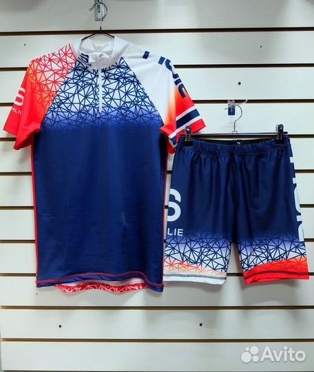 Лыжероллерные гоночные костюмы разных цветов