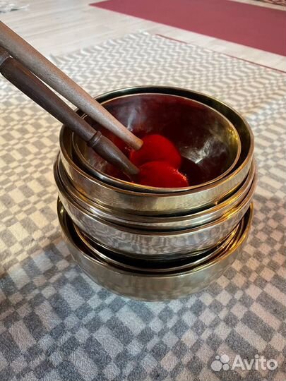 Вибрационный массаж поющими чашами