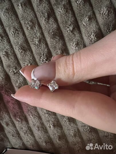 Серебряные серьги с фианитами