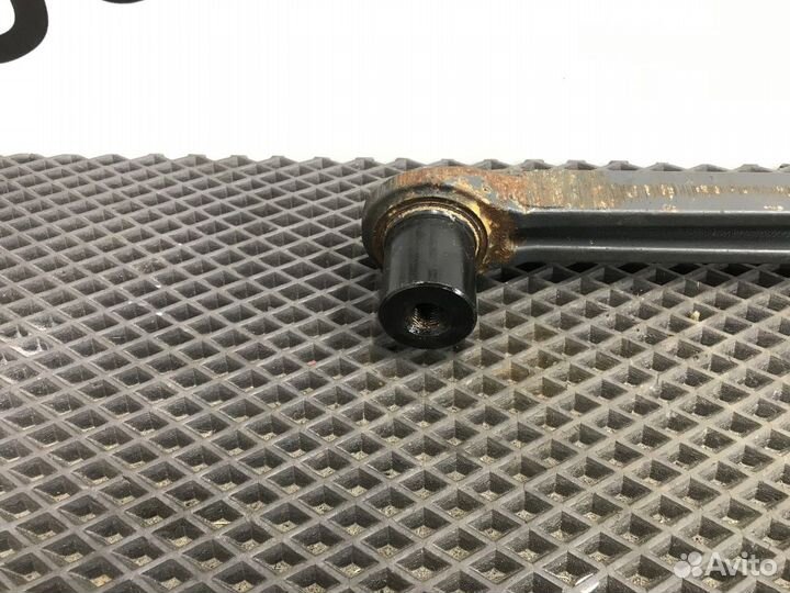 Стойка переднего стабилизатора