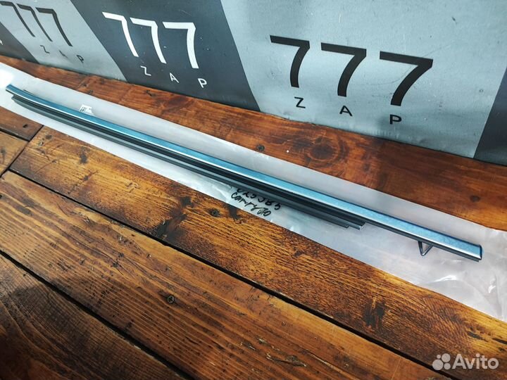 Молдинг стекла заднего правого Camry XV70 Новый Ор