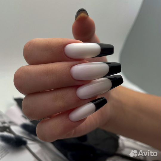 Маникюр с покрытием и педикюр Smart в студии