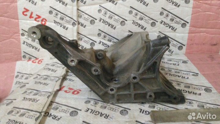 Кронштейн компрессора кондиционера Porsche Cayenne