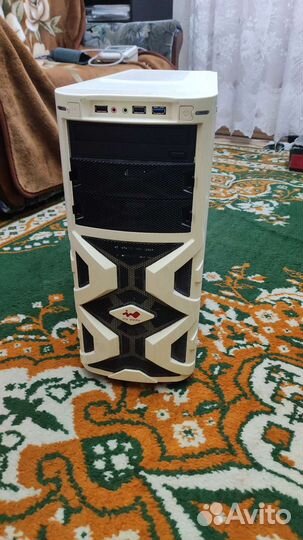 Стильный корпус от InWin MG136WB