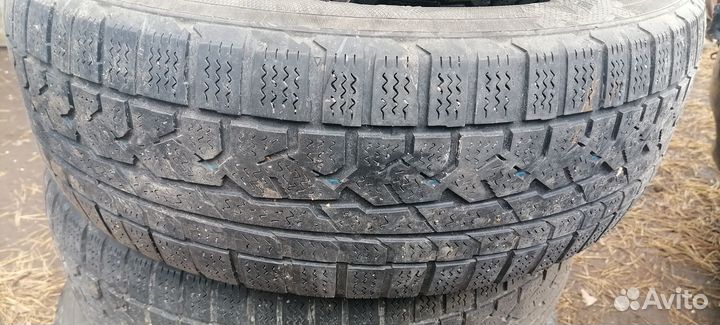 Kumho 722 235/65 R17 19B