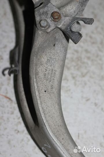 Кулак передний левый BMW M5 F90 2017 7857011