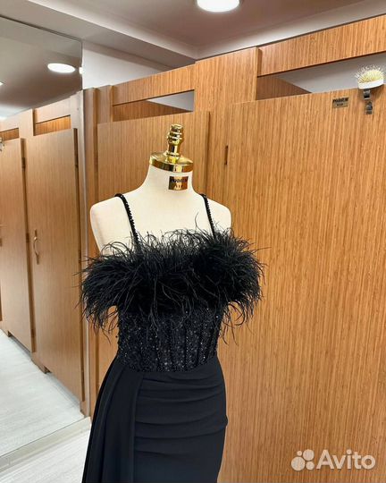 Элегантность на свадьбе: вечернее платье