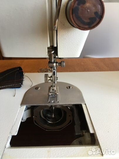 Швейная машина 