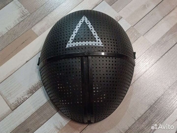 Шлем игра в кальмара треугольник