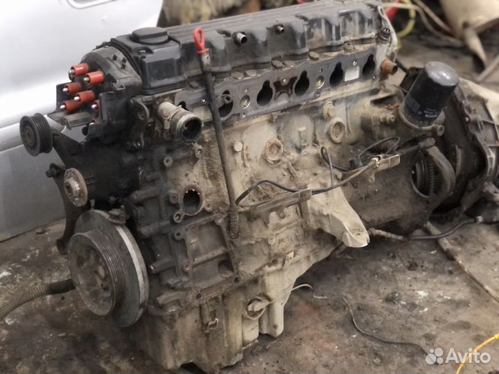 Двигатель на mercedes 124 M103 2,6