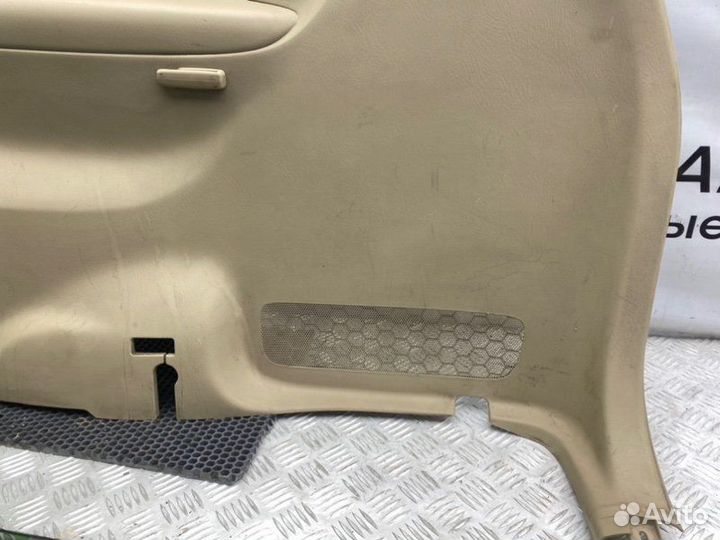 Обшивка двери задняя правая Mazda Mpv LW5W GY-DE