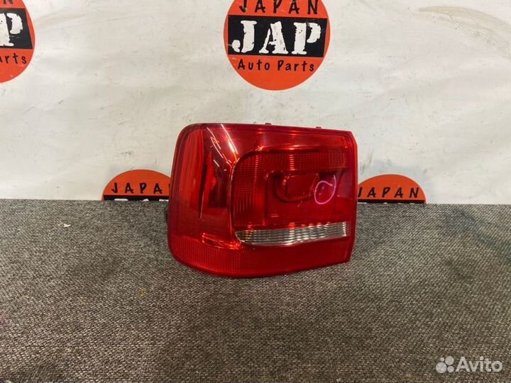 Фонарь левый Volkswagen Touran 1T