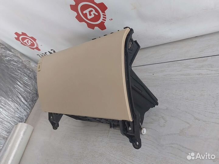 Lexus LX570 Бардачек