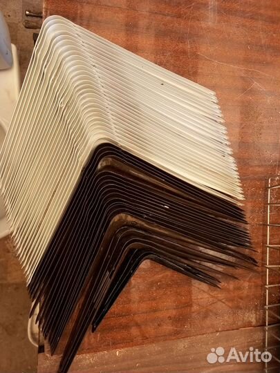 Уголок кронштейн для монтажа полок и иных целей