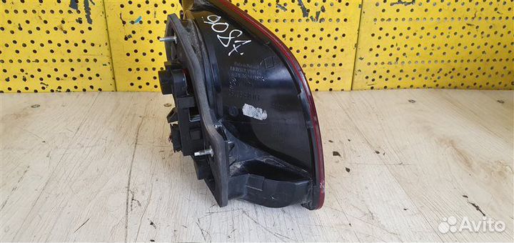 Фонарь правый Volkswagen Touareg 1 GP