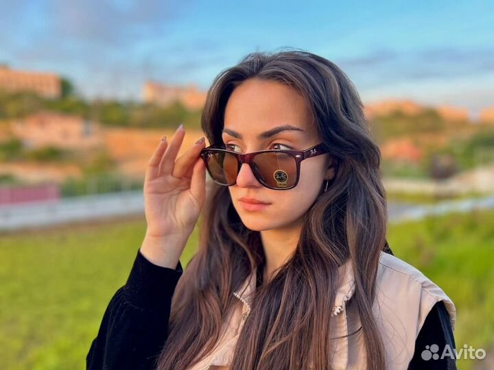 Солнцезащитные очки Ray Ban