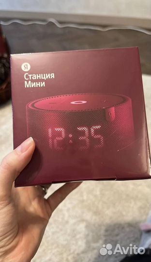 Яндекс станция Алиса мини с часами