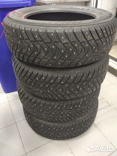 Yokohama IceGuard Stud IG65 215/60 R17
