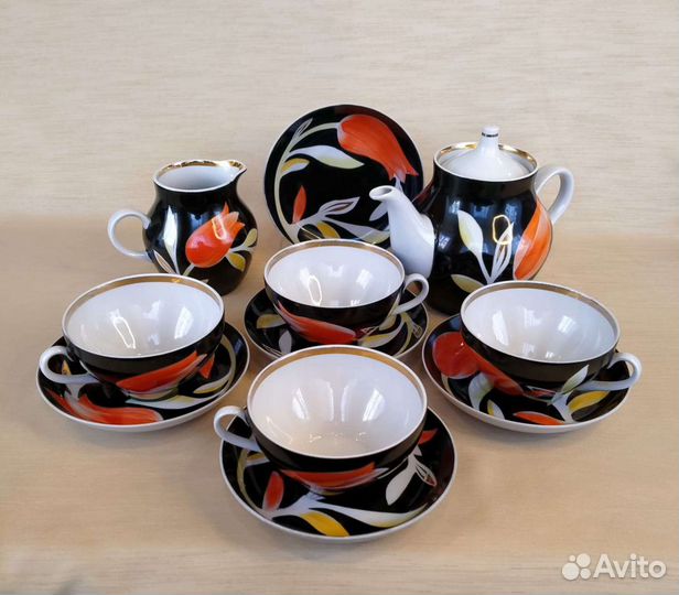Чайный сервиз Тюльпаны на черном Дулёво