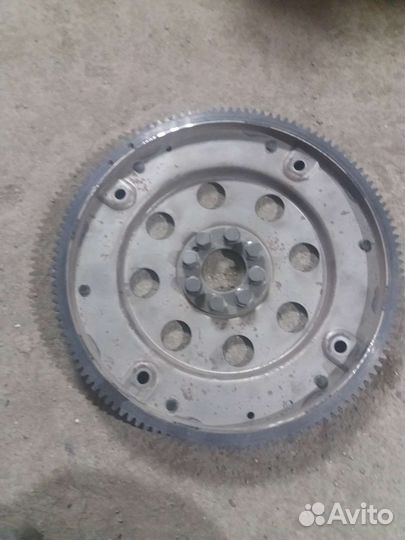 Маховик с болтами vq35de
