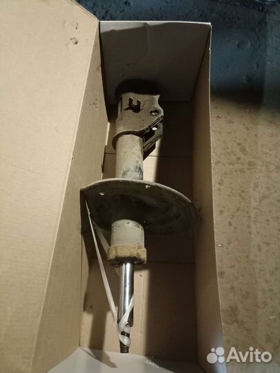 Стойка передняя правая vesta