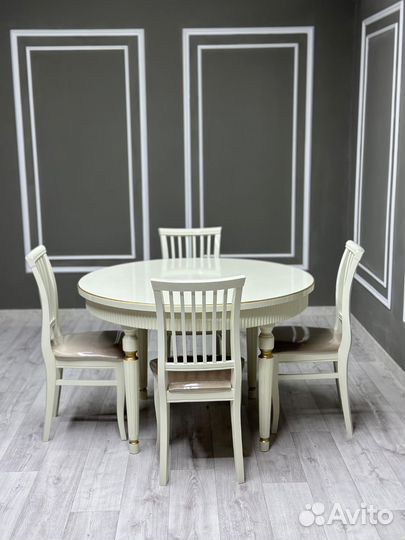 Кухонный стол и стулья